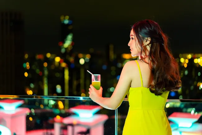 girl drinking in bangkok bar